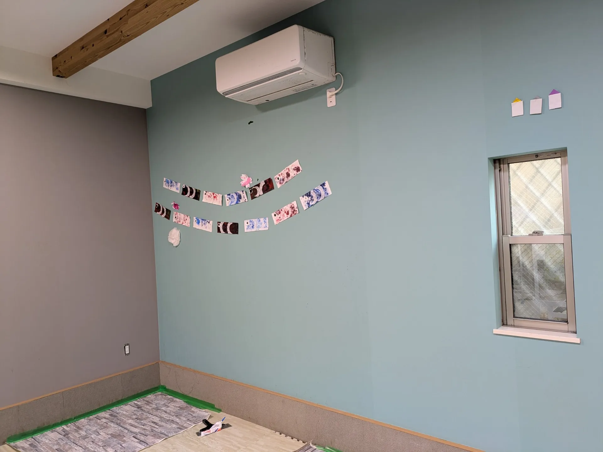 クロス張り替えと壁穴補修工事事例